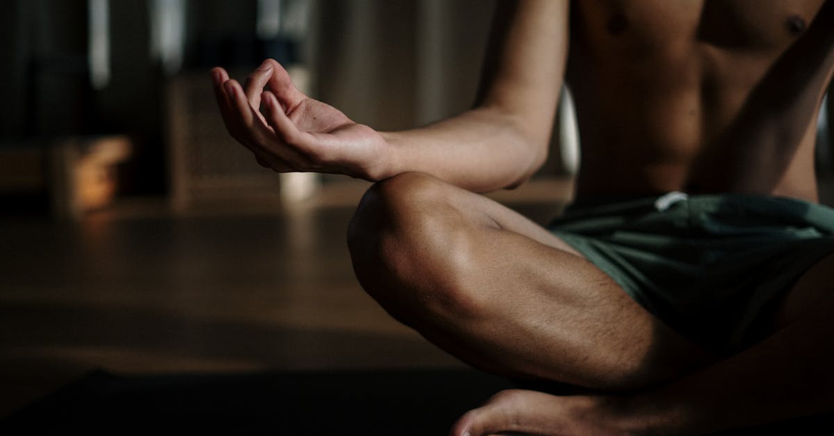 descubre cómo mejorar tu postura con consejos prácticos y técnicas efectivas para mantener una alineación correcta del cuerpo, reducir el dolor y aumentar tu bienestar general.