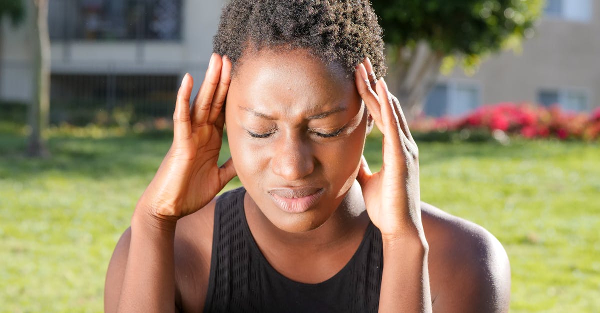 descubre todo sobre la migraña: causas, síntomas y tratamientos efectivos para aliviar el dolor. infórmate y encuentra la mejor manera de manejar tus episodios de migraña.