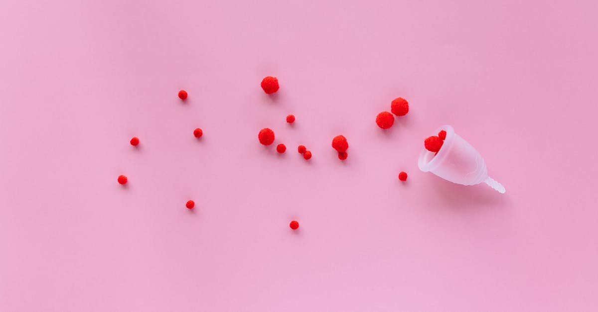 descubre cómo las migrañas menstruales afectan a muchas mujeres, sus síntomas y tratamientos efectivos para aliviar el dolor durante el ciclo menstrual.
