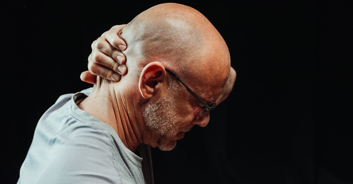descubre ejercicios efectivos para aliviar el dolor de cuello. mejora tu movilidad y reduce la tensión con rutinas simples que puedes realizar en casa. ¡cuida de tu salud cervical hoy!