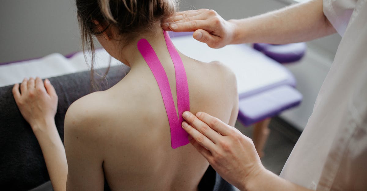 descubre una serie de ejercicios efectivos para aliviar el dolor de cuello. mejora tu flexibilidad y reduce la tensión con rutinas simples que puedes realizar en casa. ¡cuida de tu salud y bienestar hoy mismo!