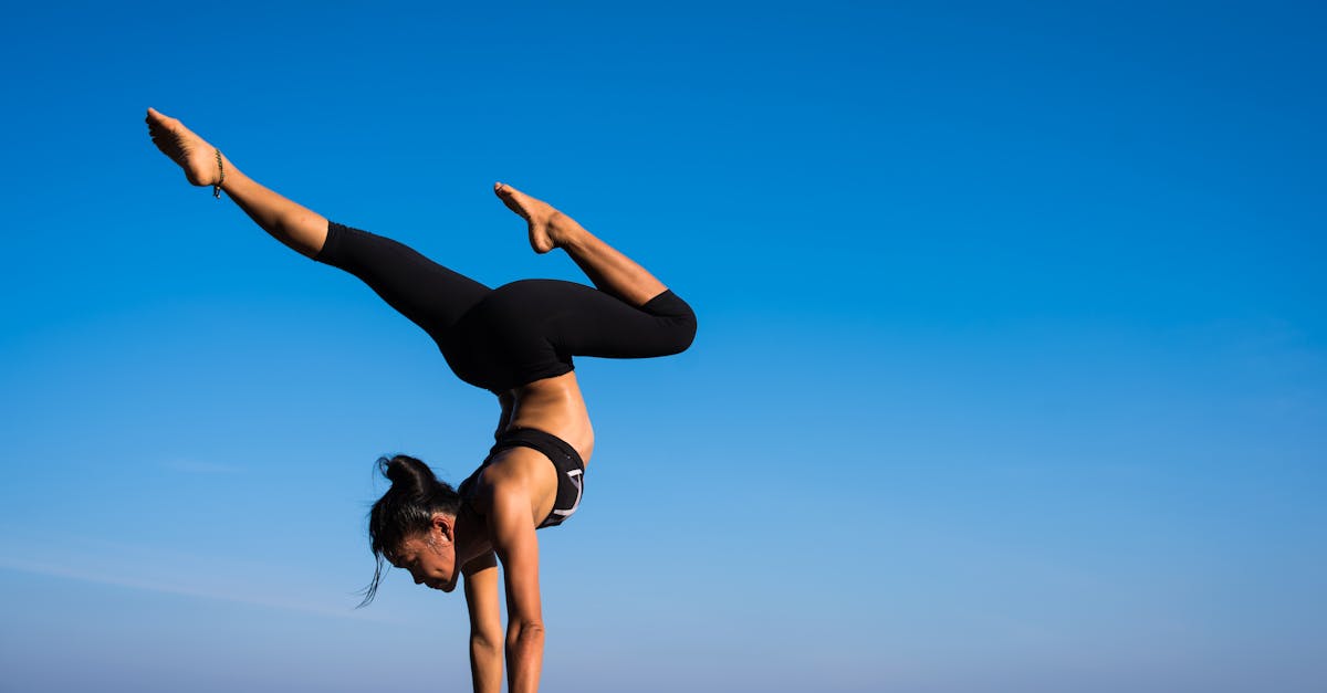 descubre la paz interior y el equilibrio físico con nuestras clases de yoga. mejora tu bienestar mental y tu flexibilidad mientras te sumerges en la práctica milenaria del yoga.