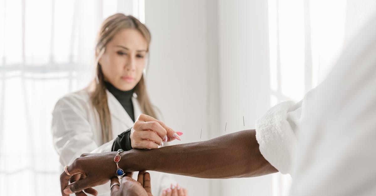 descubre los beneficios de la acupresión, una técnica milenaria que utiliza puntos específicos del cuerpo para aliviar el estrés, reducir el dolor y mejorar el bienestar general. aprende cómo aplicar esta práctica en tu vida diaria.