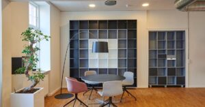 descubre nuestras sillas ergonómicas diseñadas para proporcionar una comodidad óptima y apoyar tu postura. mejora tu salud y productividad durante largas horas de trabajo con un diseño moderno y ajustable.