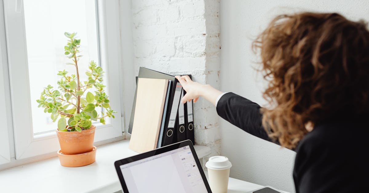 descubre cómo la ergonomía mejora la salud y la productividad en el entorno laboral. conoce las estrategias clave para diseñar espacios de trabajo confortables y eficientes que se adapten a tus necesidades.