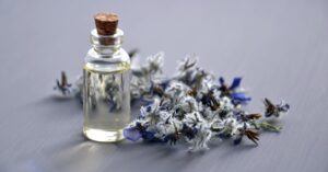 descubre los beneficios de los aceites esenciales, sus usos en aromaterapia, y cómo pueden mejorar tu bienestar físico y emocional. explora nuestra guía completa sobre los aceites naturales.