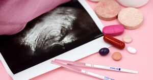 descubre cómo las migrañas hormonales pueden afectar tu vida diaria y aprende sobre sus síntomas, causas y posibles tratamientos para aliviarlas. mantén a raya estas molestias con información útil y consejos prácticos.
