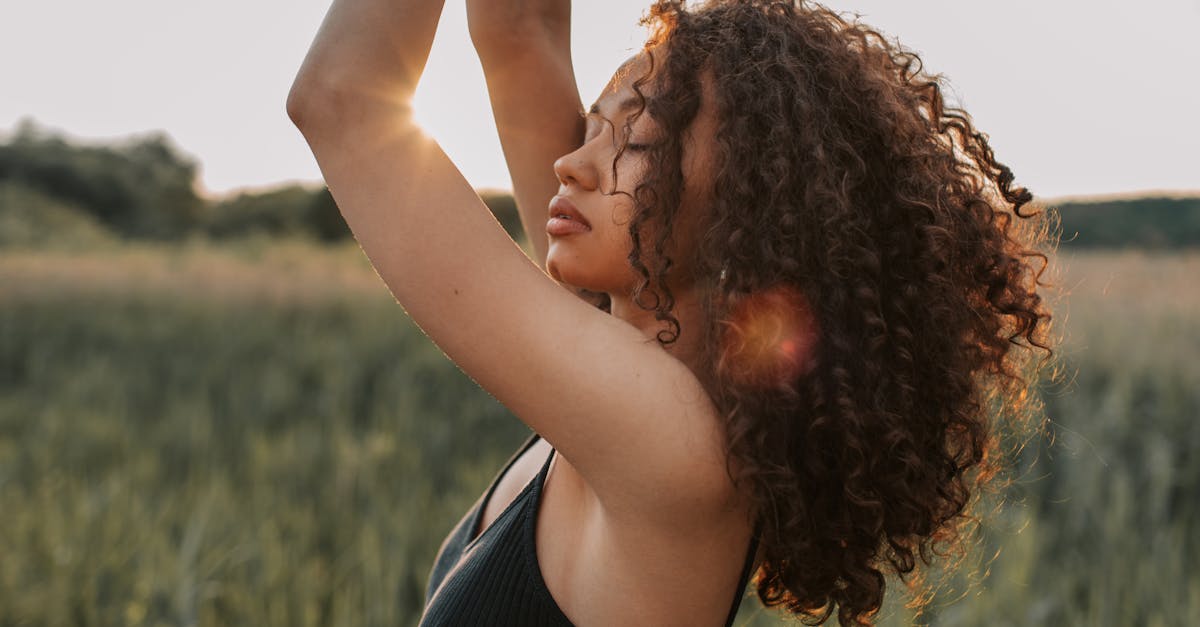 descubre cómo mejorar tu postura y sus beneficios para la salud. consejos prácticos y ejercicios efectivos para mantener una alineación corporal adecuada y prevenir dolores. ¡transforma tu bienestar hoy!