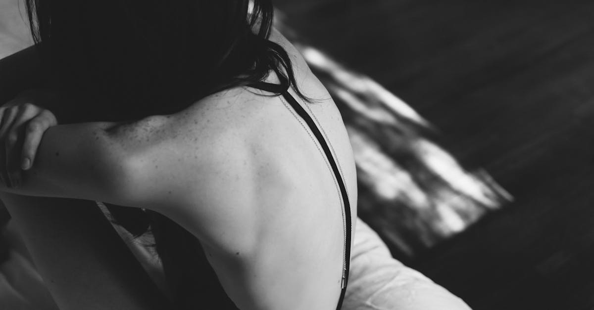 la bursitis del hombro es una inflamación que causa dolor y limitación en el movimiento. descubre sus síntomas, tratamientos y consejos para aliviar el malestar y recuperar la movilidad en esta guía completa.