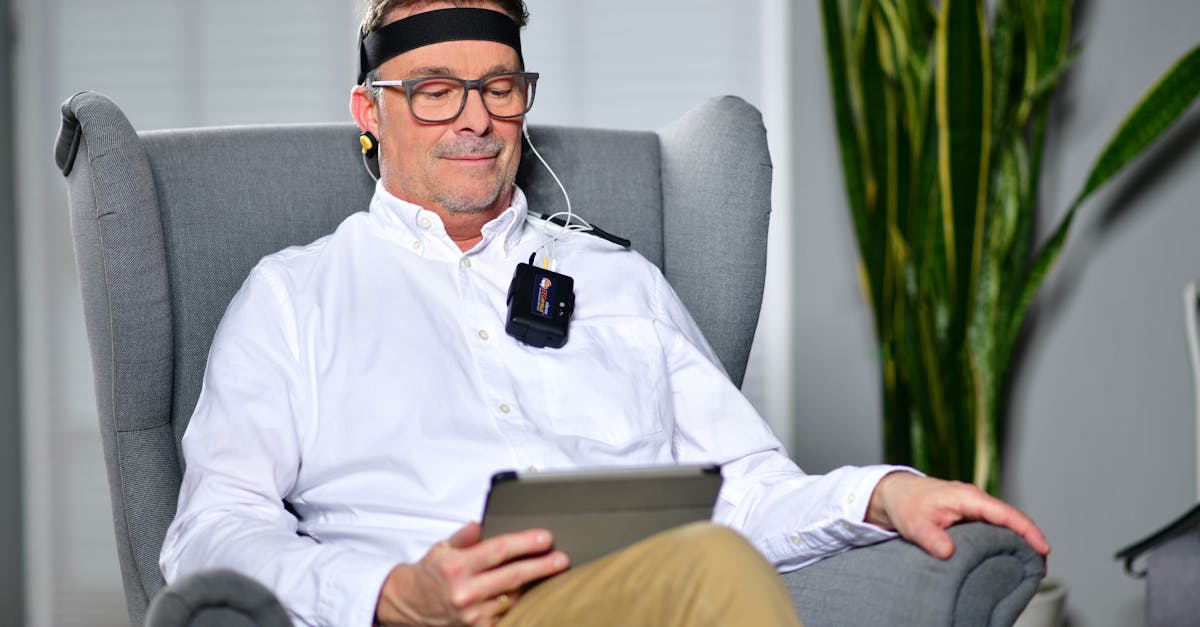 descubre cómo el biofeedback puede ayudarte a mejorar tu bienestar mental y físico. aprende a controlar tus funciones corporales mediante técnicas de retroalimentación, promoviendo la relajación y el manejo del estrés de manera efectiva.