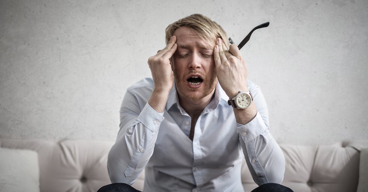 descubre las causas y tratamientos del dolor cervical. aprende a aliviar las molestias en el cuello y mejora tu calidad de vida con consejos prácticos y efectivos.
