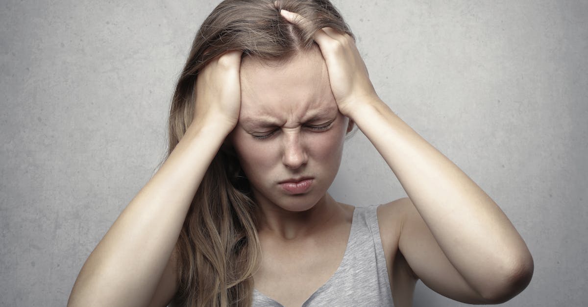el dolor cervical es una dolencia común que afecta a muchas personas. descubre las causas, síntomas y tratamientos eficaces para aliviar el malestar en el cuello y mejorar tu calidad de vida.