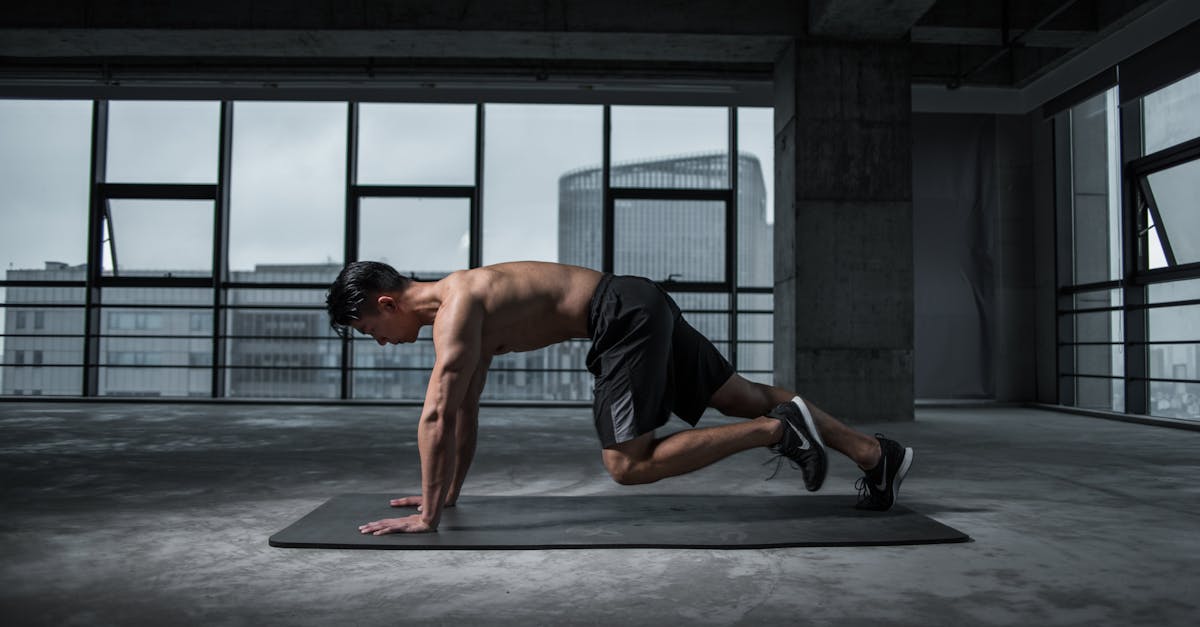 fortalece tu núcleo con ejercicios efectivos que mejoran tu estabilidad, postura y rendimiento físico. descubre rutinas específicas para tonificar y desarrollar la fuerza central de tu cuerpo.