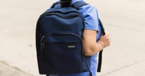 descubre nuestra mochila ergonómica, diseñada para ofrecerte comodidad y soporte durante todo el día. ideal para estudiantes y profesionales, combina estilo y funcionalidad con un diseño que se adapta a tu espalda.