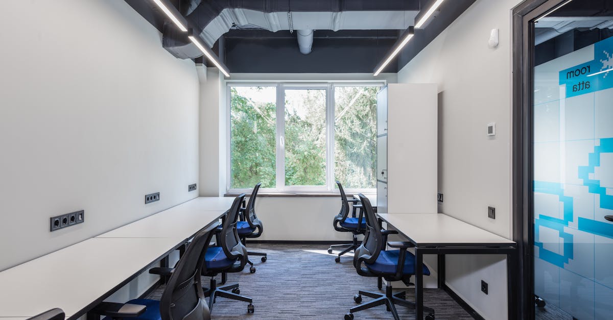descubre nuestras sillas ergonómicas diseñadas para brindar comodidad y soporte óptimos durante largas horas de trabajo. mejora tu postura y productividad con un estilo moderno.