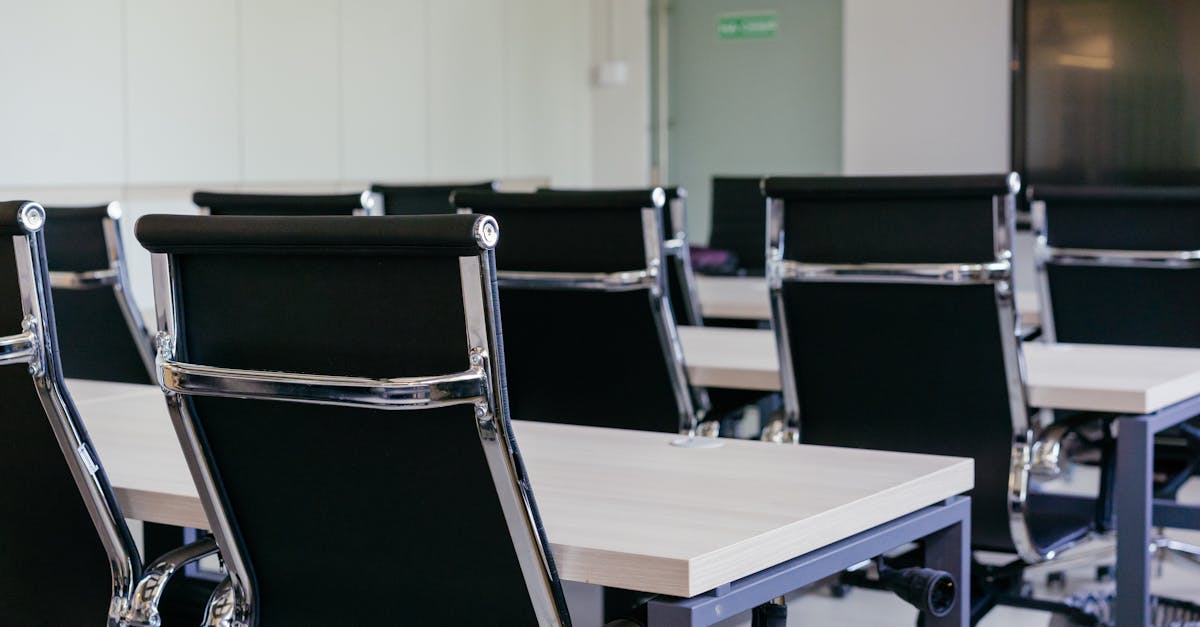 descubre la comodidad y el estilo de las sillas ergonómicas. diseñadas para brindar soporte óptimo y mejorar tu postura, nuestras sillas te ayudarán a disfrutar de largas horas de trabajo con el máximo confort. encuentra la silla perfecta para tu oficina o espacio de trabajo.