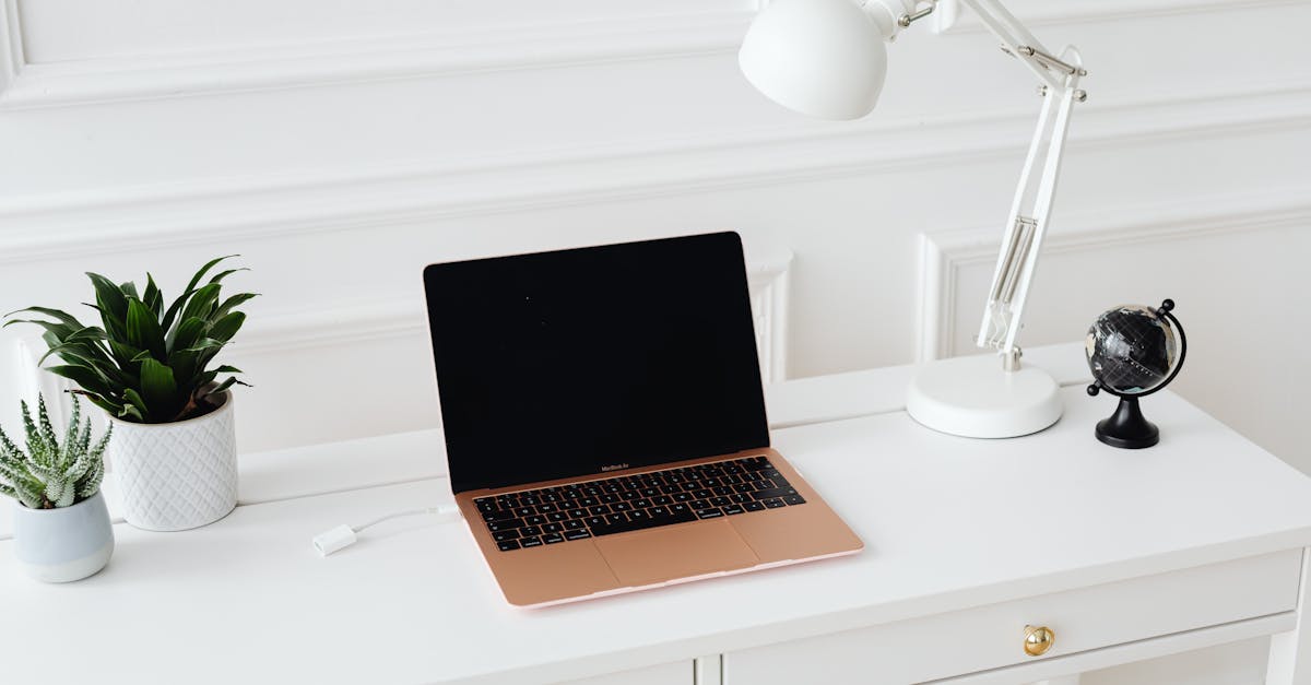 optimiza tu productividad con una configuración de espacio de trabajo ergonómica, diseñada para mejorar tu comodidad y salud mientras trabajas. descubre consejos y trucos para crear un entorno laboral que potencie tu bienestar.