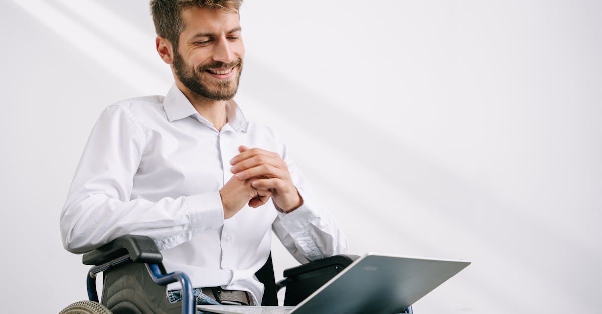 descubre cómo la ergonomía mejora tu bienestar y productividad. aprende sobre las mejores prácticas para diseñar espacios de trabajo que se adapten a tus necesidades y convierten tu entorno en un área más cómoda y eficiente.