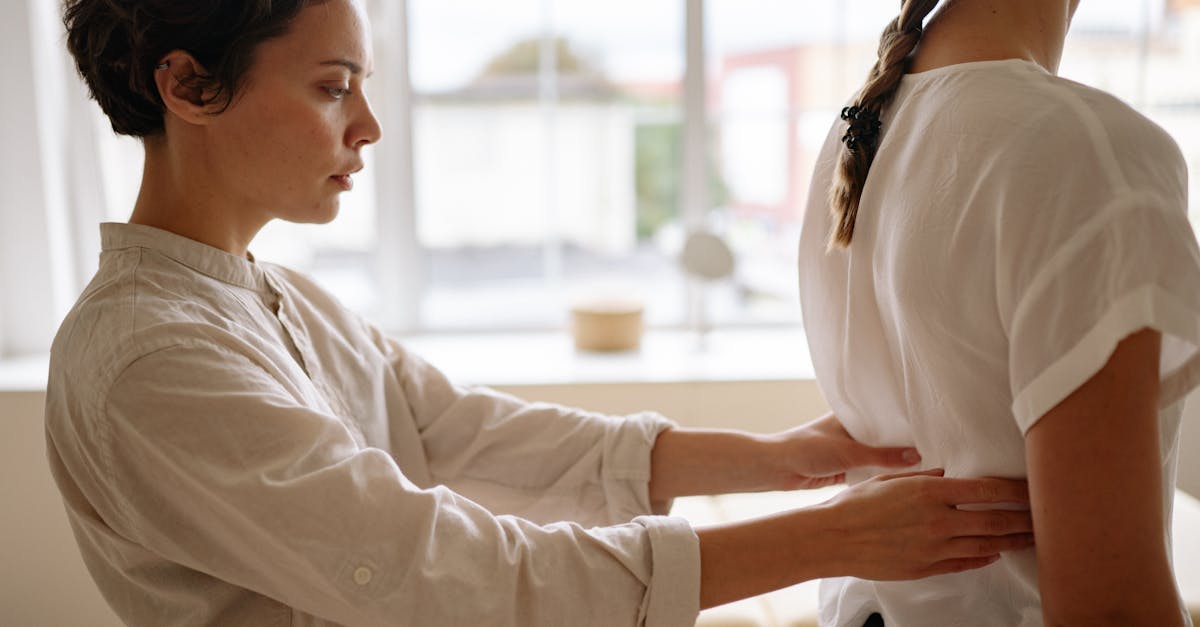 descubre las causas y tratamientos efectivos para el dolor en la parte baja de la espalda. aprende sobre ejercicios, consejos de salud y técnicas de alivio para mejorar tu bienestar y calidad de vida.