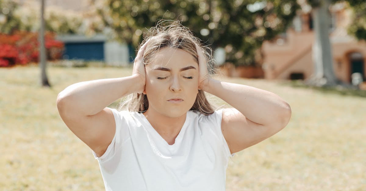 descubre todo sobre la migraña: causas, síntomas y tratamientos efectivos para aliviar el dolor. aprende a gestionar y prevenir las crisis de migraña en tu vida diaria.