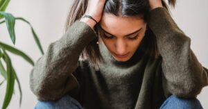 descubre qué es la migraña, sus síntomas, causas y tratamientos efectivos. aprende a identificar y manejar esta enfermedad común para mejorar tu calidad de vida.