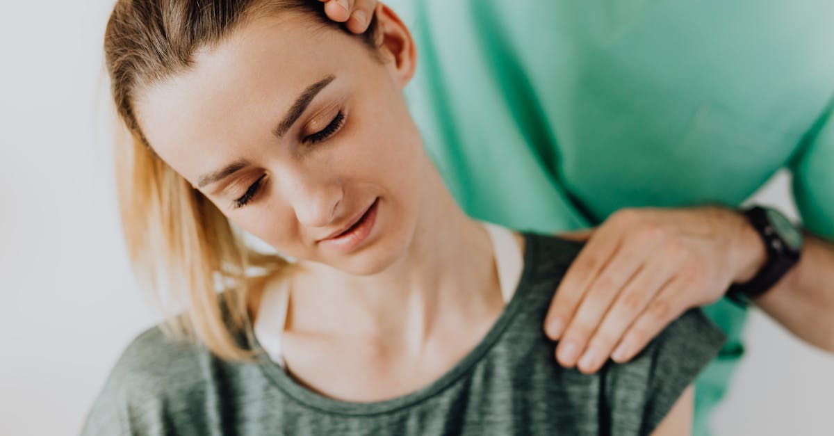 descubre las causas y tratamientos del dolor de cuello. aprende a aliviar el malestar y mejora tu calidad de vida con consejos prácticos y ejercicios efectivos.