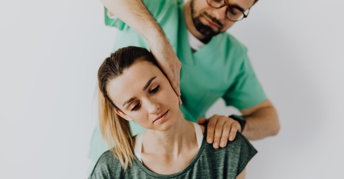 descubre las causas y tratamientos del dolor de cuello. aprende cómo aliviar el malestar y mejorar tu bienestar con consejos prácticos y ejercicios efectivos.