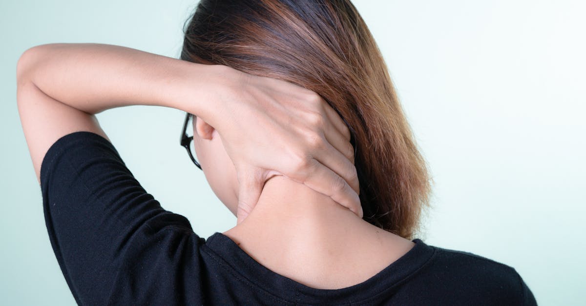 descubre métodos efectivos para aliviar el dolor de cuello. aprende ejercicios, posturas y tratamientos que te ayudarán a reducir la tensión y mejorar tu bienestar.