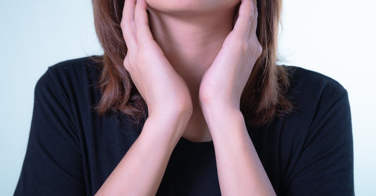 descubre los mejores métodos para aliviar el dolor de cuello y mejorar tu bienestar. técnicas efectivas y consejos prácticos para relajar los músculos y combatir la tensión cervical.