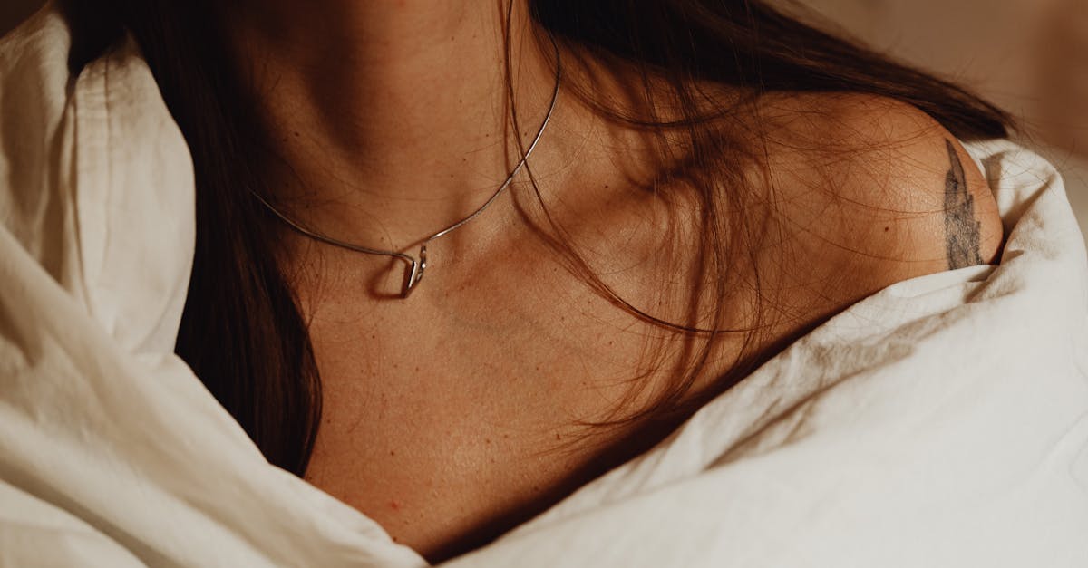 descubre las causas y tratamientos para la rigidez en el cuello. aprende sobre los remedios caseros, ejercicios y cuándo es necesario consultar a un especialista para aliviar el malestar y recuperar la movilidad.