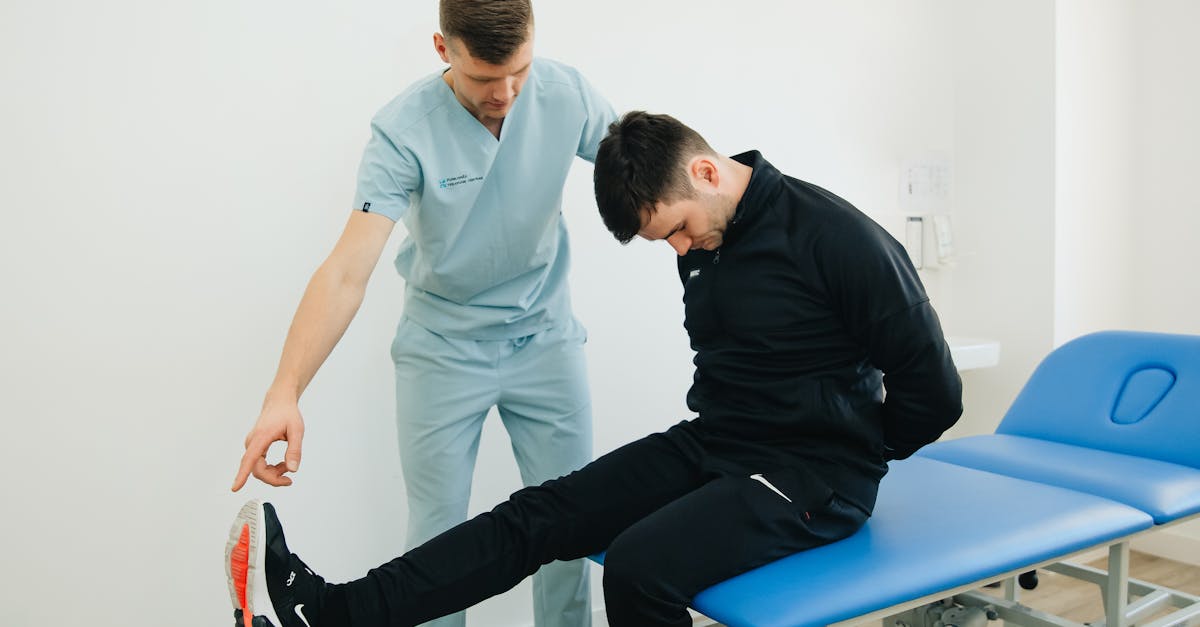 descubre todo lo que necesitas saber sobre la ciática: causas, síntomas y tratamientos efectivos para aliviar el dolor. aprende cómo prevenir esta condición y mejorar tu bienestar.