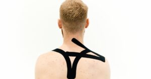 descubre las causas y tratamientos para el dolor de hombro en nuestra guía completa. aprende a aliviar el malestar y mejorar tu calidad de vida con consejos prácticos y soluciones efectivas.