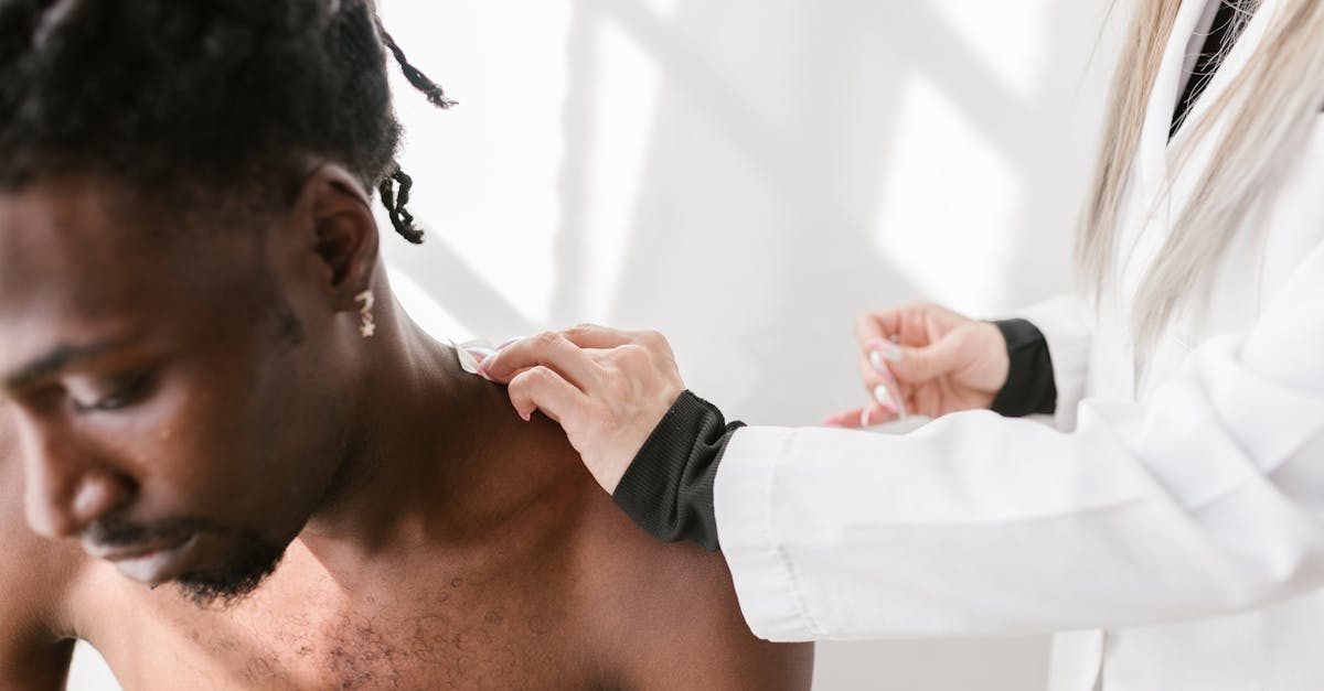 descubre las causas y tratamientos más efectivos para el dolor de hombro. aprende a identificar los síntomas y encuentra consejos útiles para aliviar el malestar y mejorar tu calidad de vida.