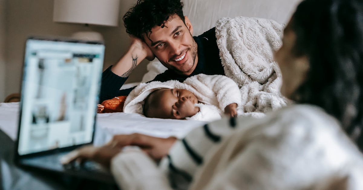 descubre las mejores posiciones para dormir que te ayudarán a descansar plenamente y mejorar tu salud. aprende cómo cada postura puede impactar tu sueño y bienestar.