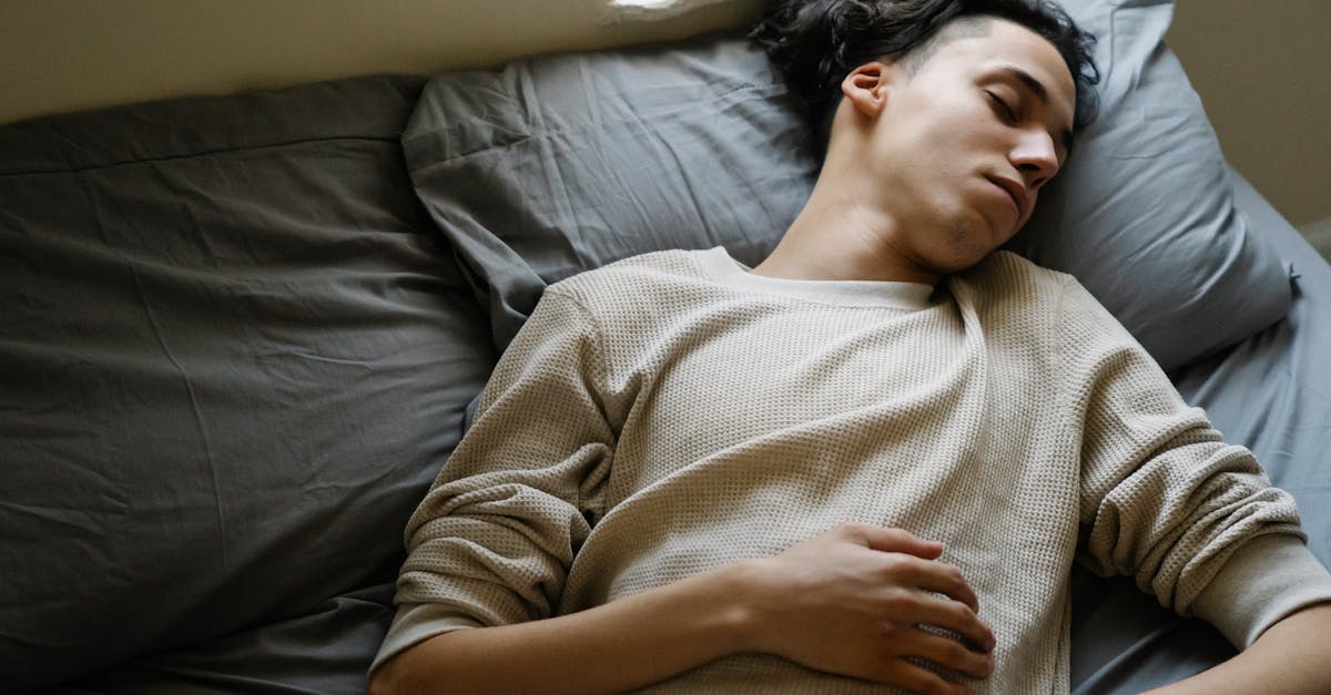 descubre las mejores posiciones para dormir que mejoran tu descanso y salud. aprende cómo la postura al dormir puede influir en tu bienestar y bienestar general.