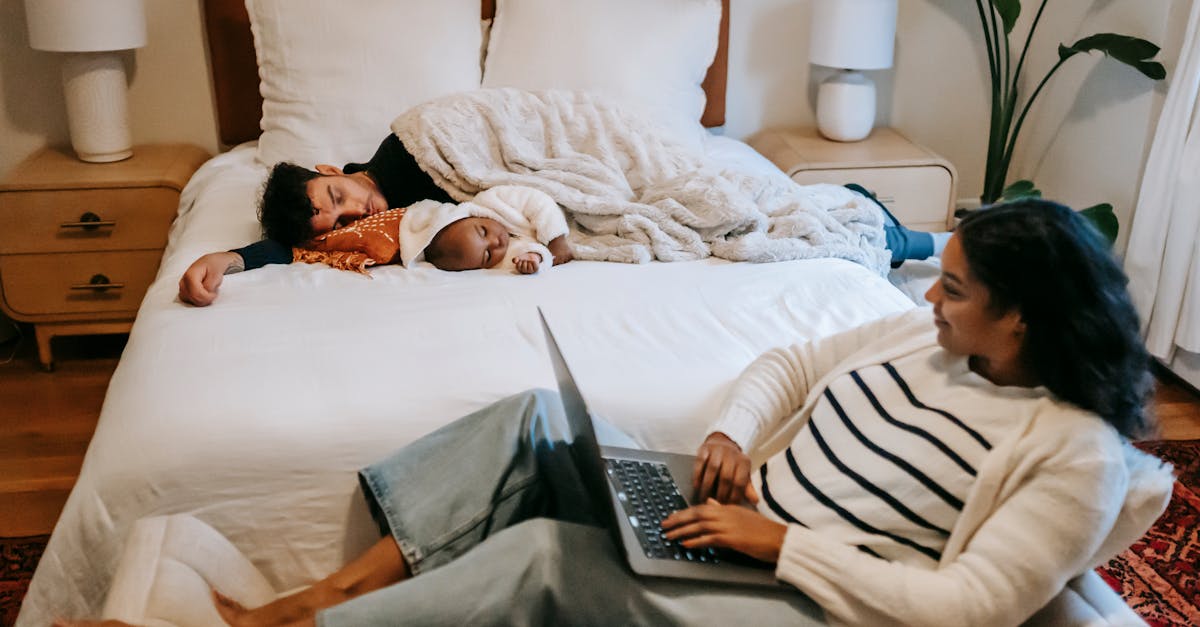 descubre las mejores posiciones para dormir y cómo pueden afectar tu descanso. aprende a optimizar tu sueño y mejorar tu salud con consejos prácticos sobre posiciones de sueño.