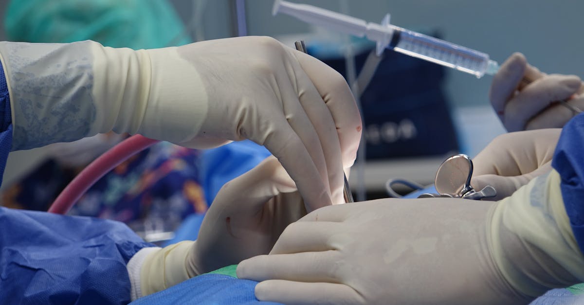 la estenosis espinal es una afección médica que causa el estrechamiento del canal espinal, lo que puede provocar dolor, debilidad o entumecimiento en las extremidades. conozca los síntomas, causas y opciones de tratamiento para mejorar su calidad de vida.