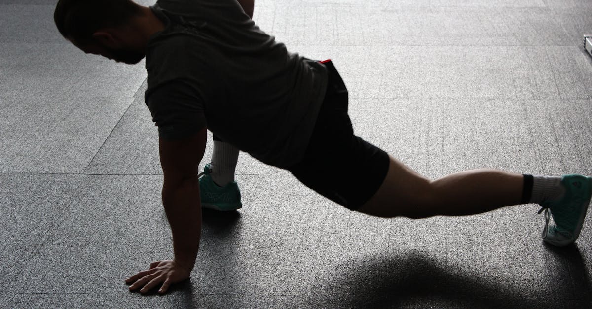 descubre los beneficios del stretching para mejorar tu flexibilidad, reducir tensiones musculares y prevenir lesiones. aprende técnicas efectivas para integrar el estiramiento en tu rutina diaria y optimiza tu bienestar físico.