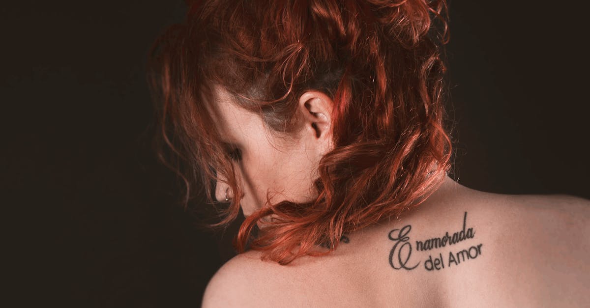 descubre el síndrome del cuello de texto, una afección creciente causada por la mala postura al usar dispositivos móviles. aprende sobre sus síntomas, consejos para prevenirlo y ejercicios para aliviar el dolor.