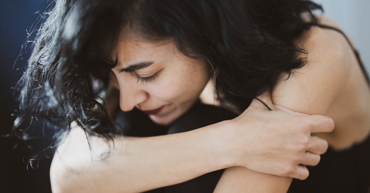 descubre las causas, síntomas y tratamientos del dolor torácico, una afección que puede afectar tu calidad de vida. obtén información valiosa sobre cómo manejar el dolor en el pecho y cuándo buscar atención médica.