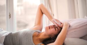 recuperación de latigazo cervical: descubre los mejores consejos y tratamientos para aliviar el dolor y acelerar tu proceso de sanación. aprende a gestionar tus síntomas y mejora tu bienestar.