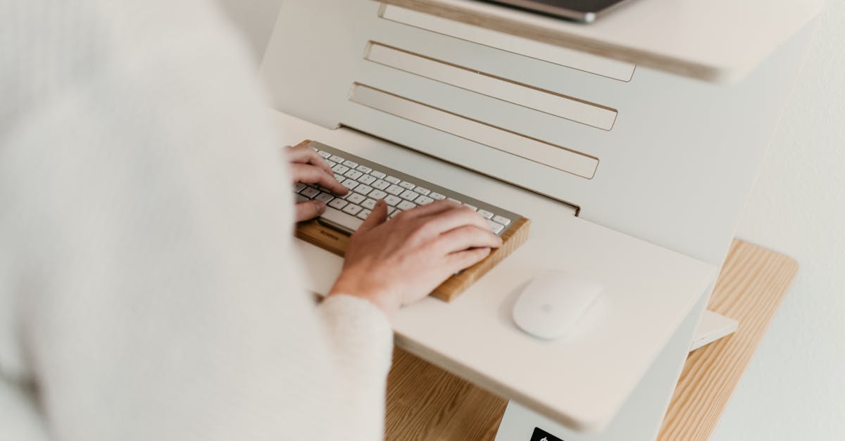 descubre la comodidad de un escritorio ajustable que se adapta a tus necesidades. mejora tu ergonomía y productividad en el trabajo con una solución flexible para tu espacio de oficina.