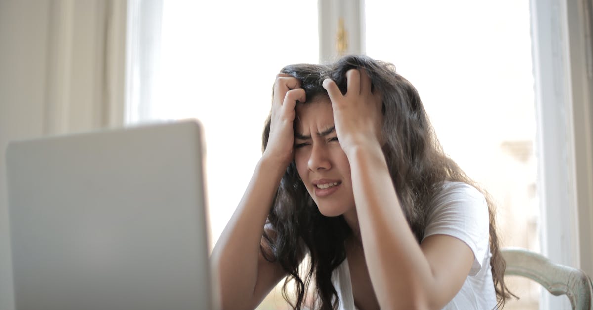 descubre todo sobre los dolores de cabeza hormonales: causas, síntomas y tratamientos efectivos para aliviar el malestar y mejorar tu calidad de vida.