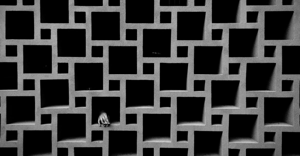 la labyrinthe est une infection ou une inflammation de l'oreille interne qui affecte l'équilibre et l'audition. découvrez ses causes, symptômes et traitements dans cet article informatif.