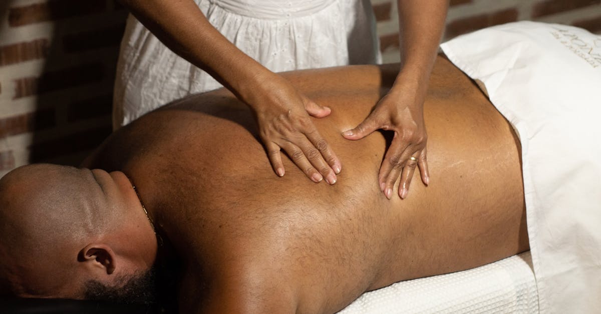 descubre consejos esenciales para mantener una salud lumbar óptima. aprende sobre ejercicios, posturas adecuadas y prevención de dolores en la zona lumbar para mejorar tu bienestar diario.