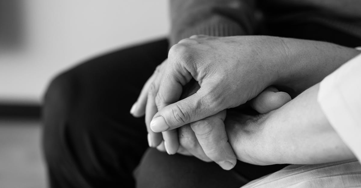 alivie su dolor lumbar de manera efectiva con nuestros consejos y tratamientos naturales. descubra las mejores estrategias para reducir la incomodidad y mejorar su calidad de vida.