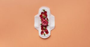 descubre cómo las migrañas menstruales pueden afectar tu bienestar y aprende sobre los tratamientos y estrategias para aliviarlas. encuentra información útil para entender y manejar este tipo de migrañas.