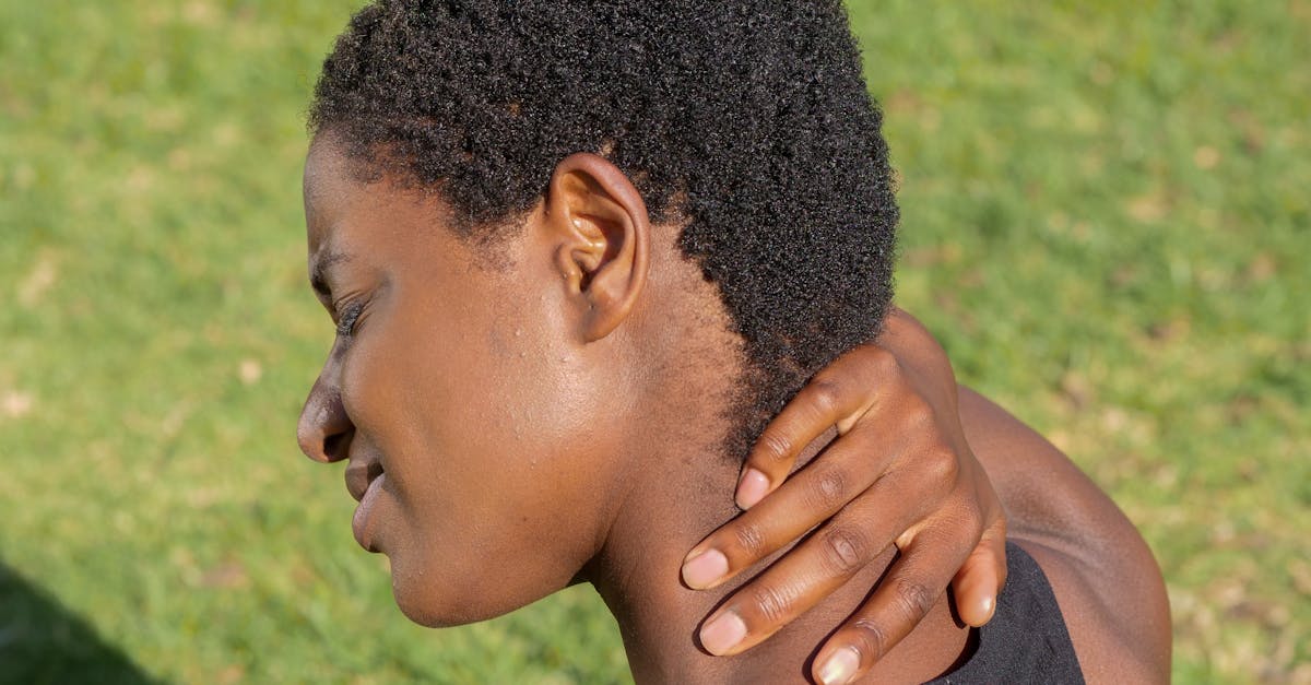 descubre cómo aliviar el dolor de cuello con consejos efectivos y tratamientos recomendados. encuentra información sobre causas, síntomas y métodos de prevención para mejorar tu bienestar diario.