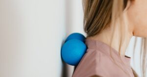 descubre las causas, síntomas y tratamientos del dolor de cuello. obtén consejos útiles para aliviar la incomodidad y mejorar tu postura. cuida tu salud y bienestar.