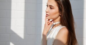 descubre cómo mejorar tu postura con consejos prácticos y ejercicios efectivos. aprende a prevenir dolores y a mantener una alineación correcta en tu día a día.